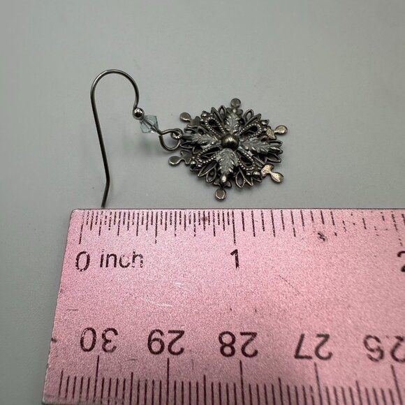 Snowflake Brooch Earring Set Silver Tone Winter Holiday Christmas Theme Jewelry - Picture 9 of 11